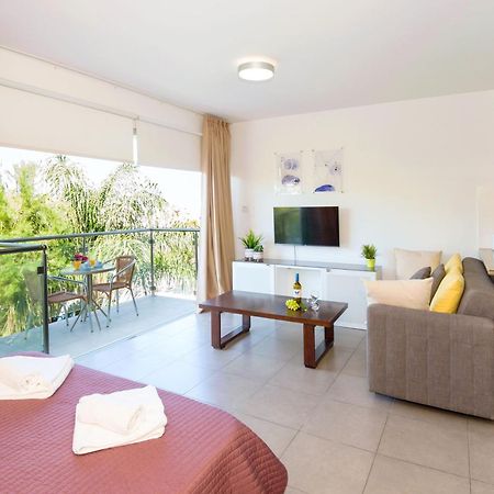 Lucile - Coralli Beachfront Apartment Paralimni Luaran gambar