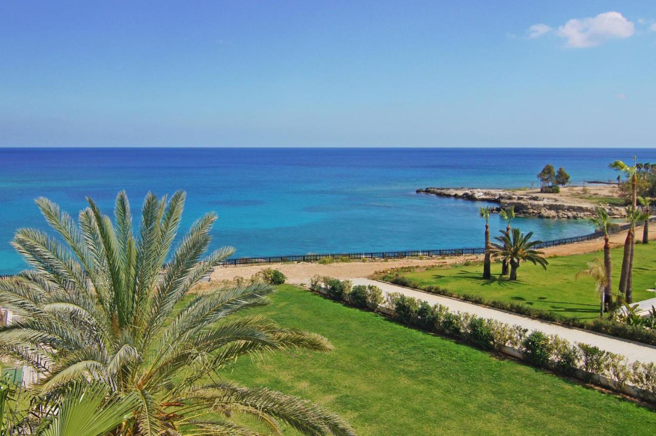 Lucile - Coralli Beachfront Apartment Paralimni Luaran gambar