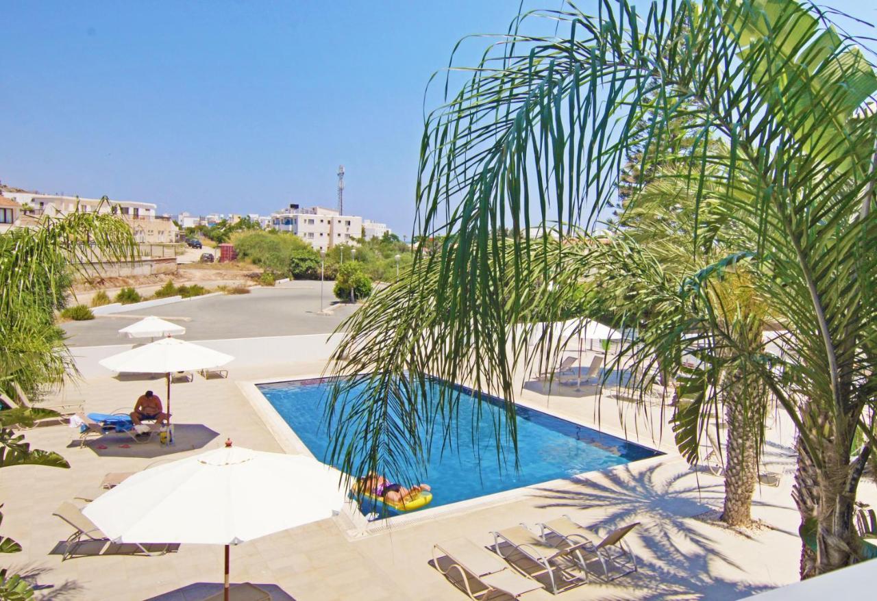 Lucile - Coralli Beachfront Apartment Paralimni Luaran gambar