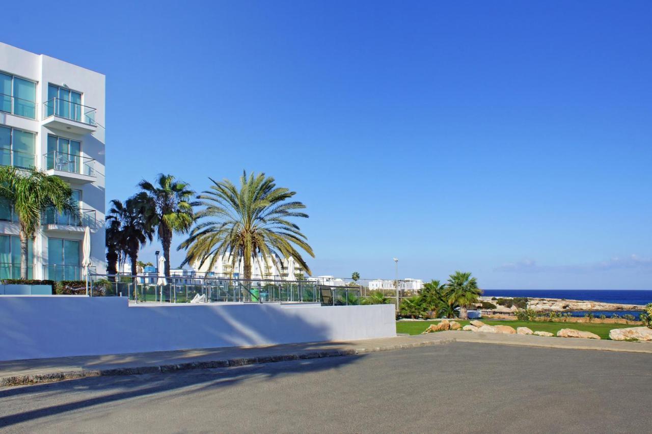 Lucile - Coralli Beachfront Apartment Paralimni Luaran gambar