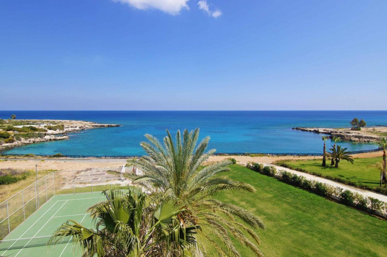 Lucile - Coralli Beachfront Apartment Paralimni Luaran gambar
