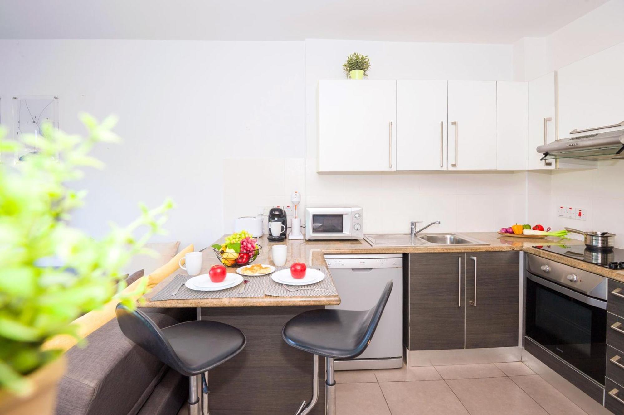 Lucile - Coralli Beachfront Apartment Paralimni Luaran gambar