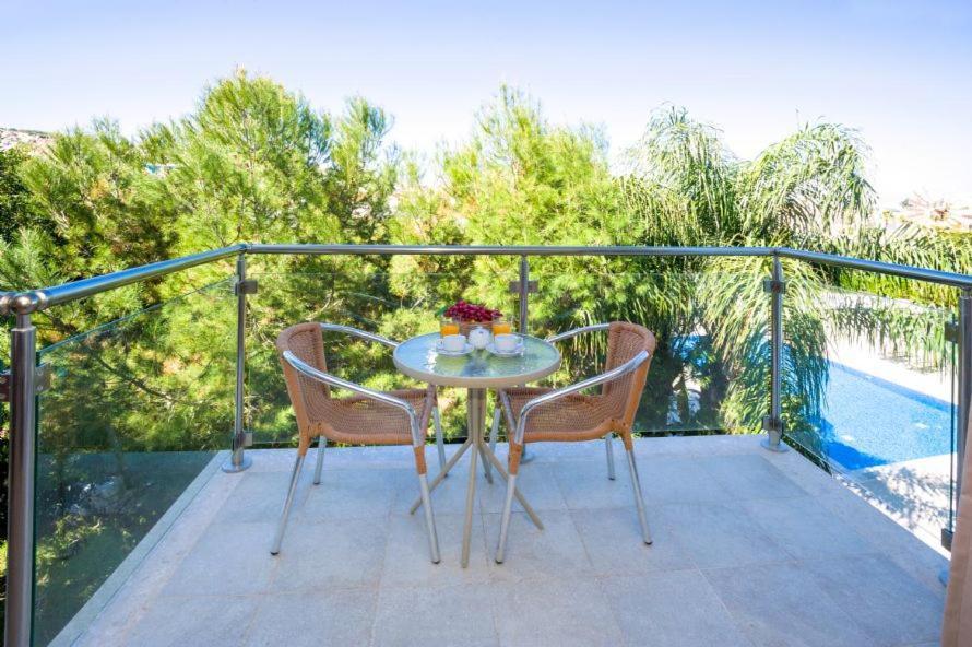 Lucile - Coralli Beachfront Apartment Paralimni Luaran gambar