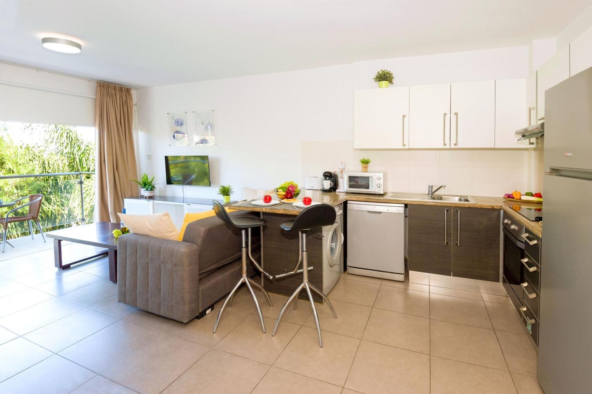Lucile - Coralli Beachfront Apartment Paralimni Luaran gambar