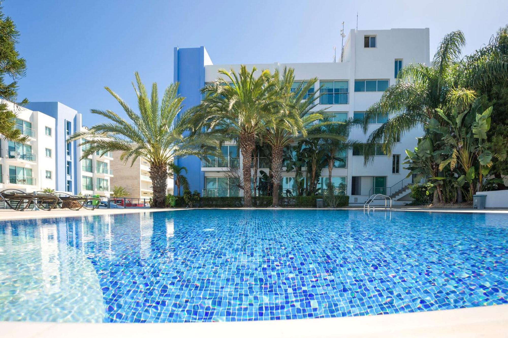 Lucile - Coralli Beachfront Apartment Paralimni Luaran gambar