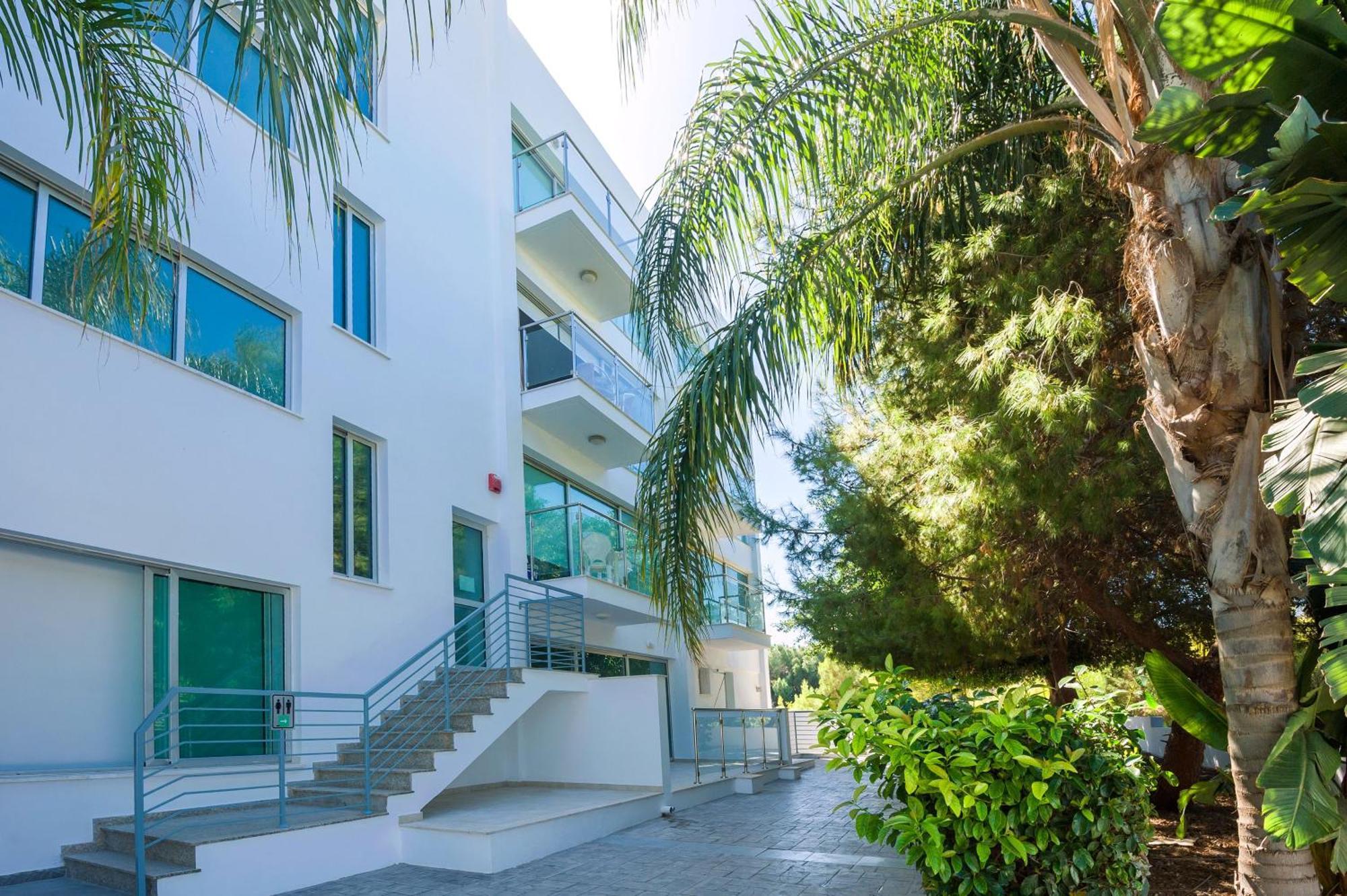 Lucile - Coralli Beachfront Apartment Paralimni Luaran gambar