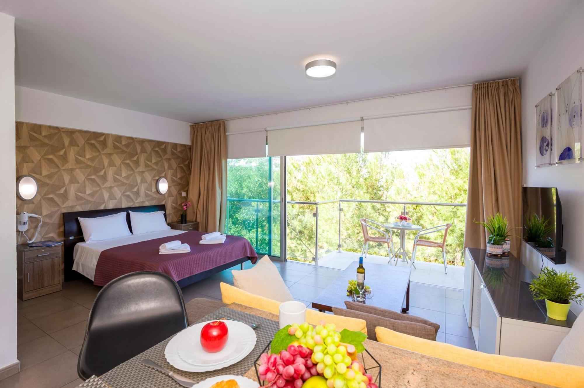 Lucile - Coralli Beachfront Apartment Paralimni Luaran gambar