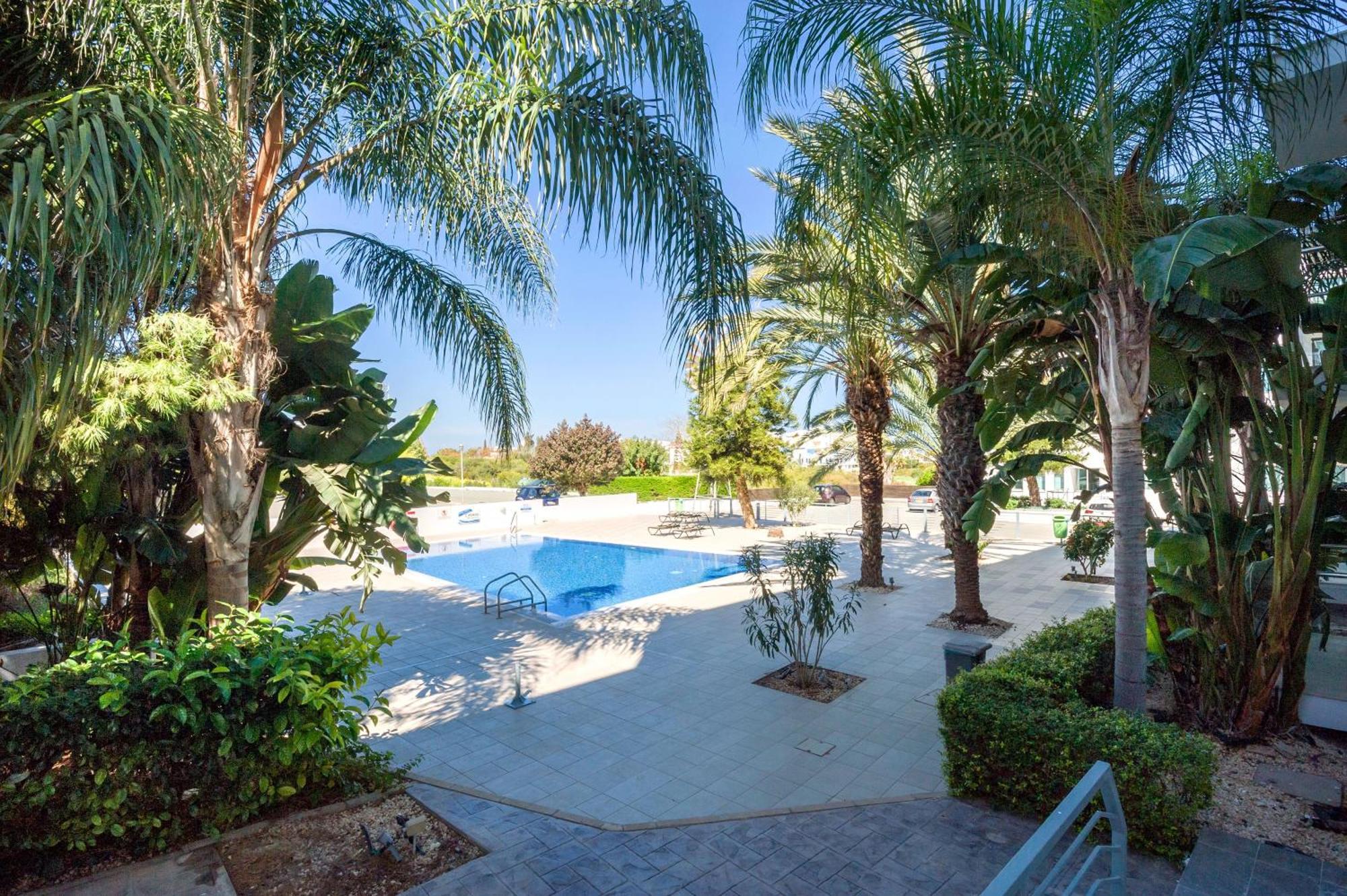 Lucile - Coralli Beachfront Apartment Paralimni Luaran gambar